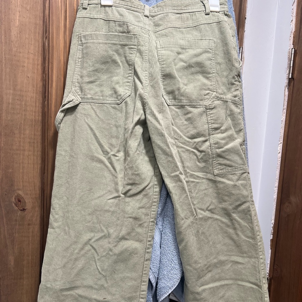Green cargo pants
